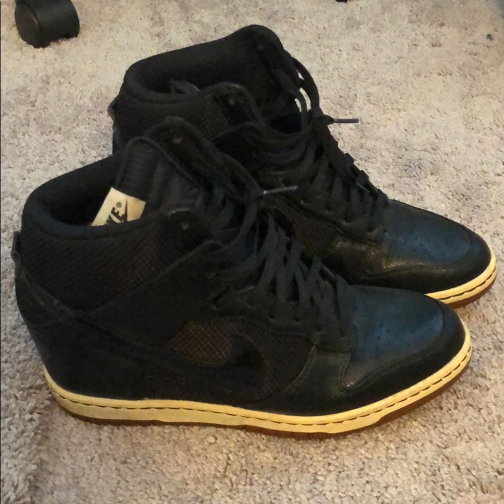 Nike Womens Dunk SkyHi Wedge Sneaker size 9.5